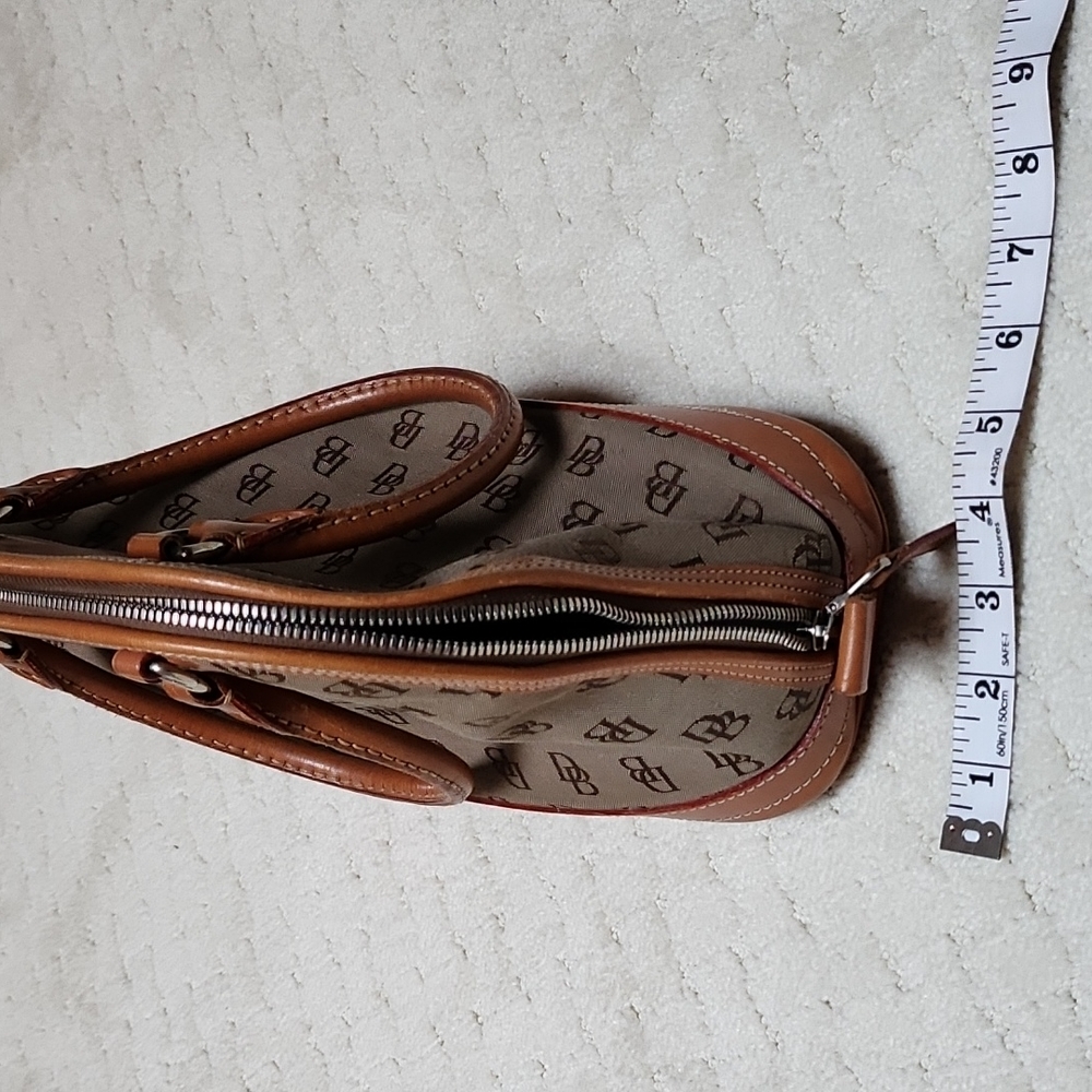 Dooney n Bourke Purse - Picture 4 of 9